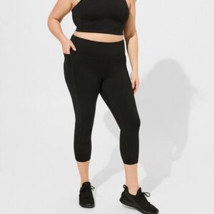 Torrid Active Capri LEggings